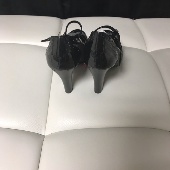 Comfort flex Black and White heels - Picture 2 of 2